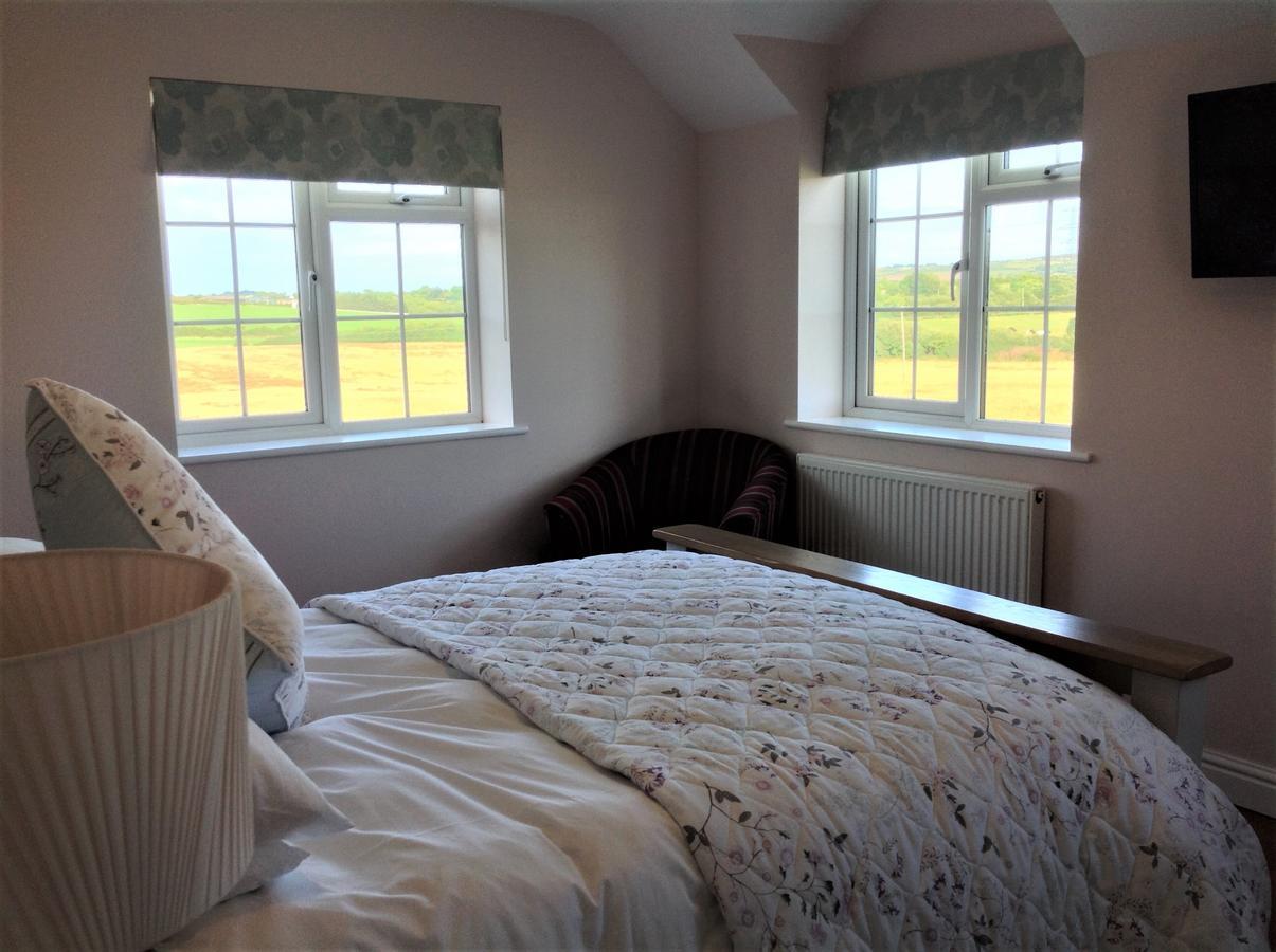 Frongaer Bed And Breakfast Llannerch-y-medd エクステリア 写真